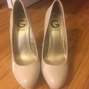 Guess nude pumps
